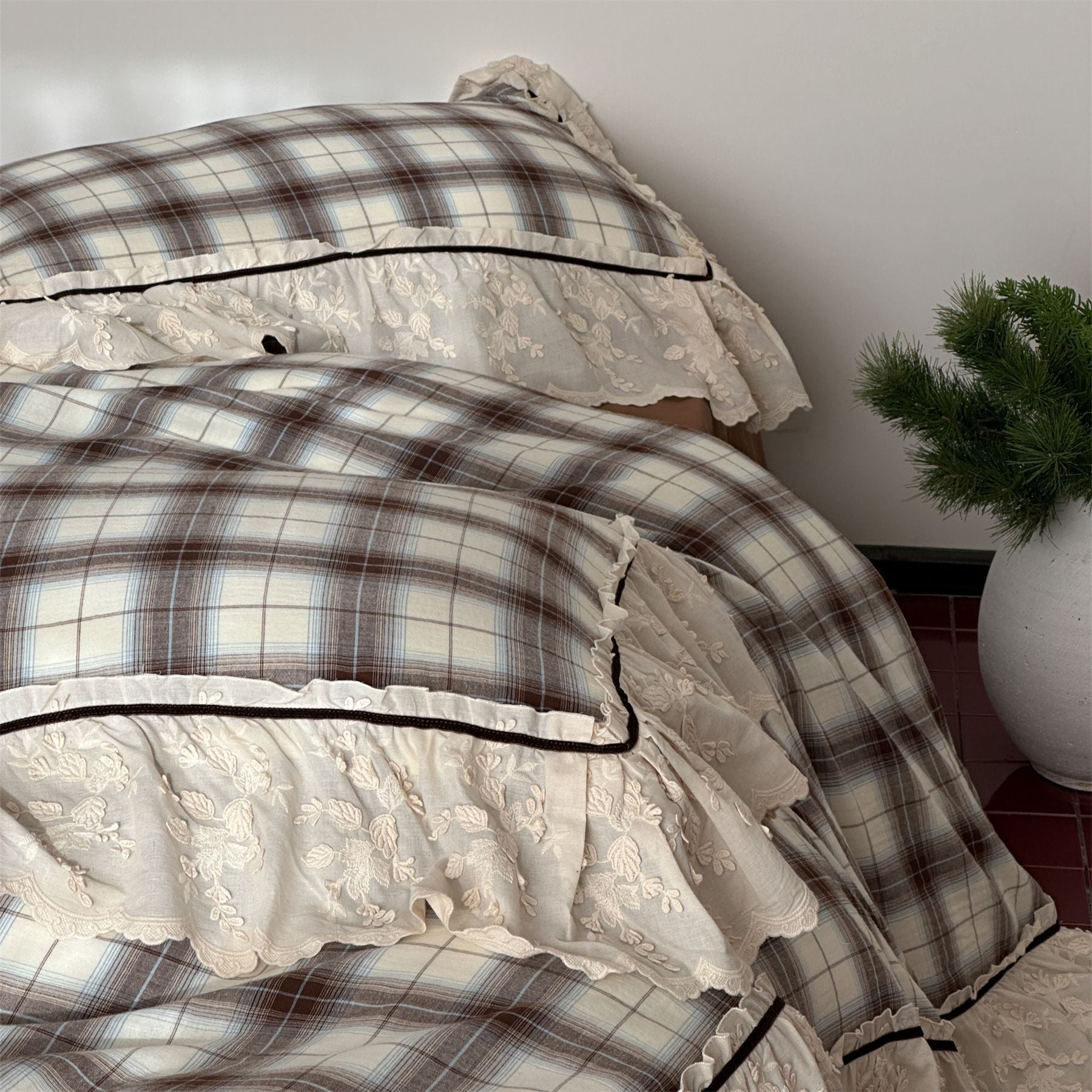 Vintage Plaid Ruffle Bedding Set / 4 Colors