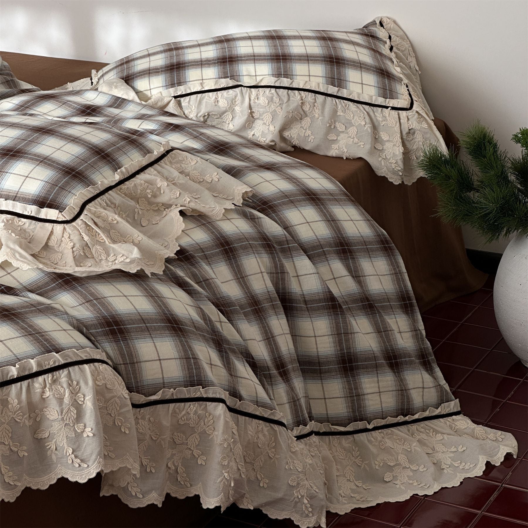 Vintage Plaid Ruffle Bedding Set / 4 Colors