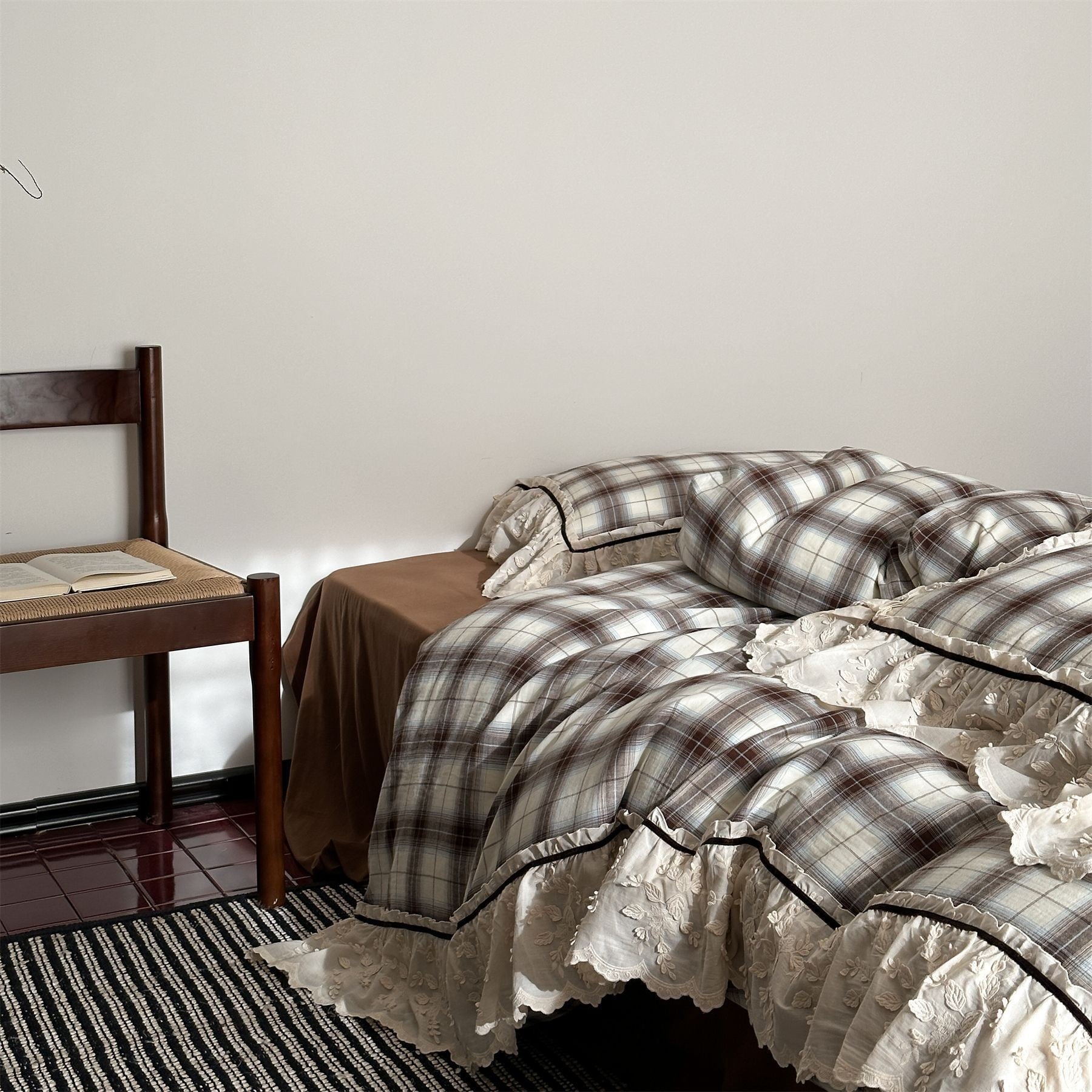Vintage Plaid Ruffle Bedding Set / 4 Colors