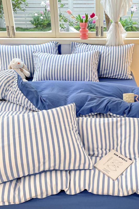 Striped Bedding Set / Lavender