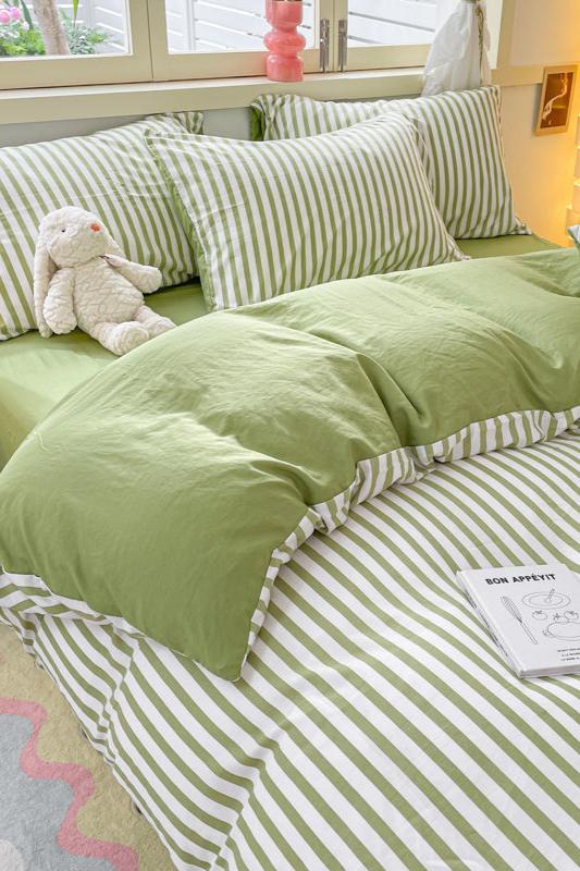 Striped Bedding Set / Lavender