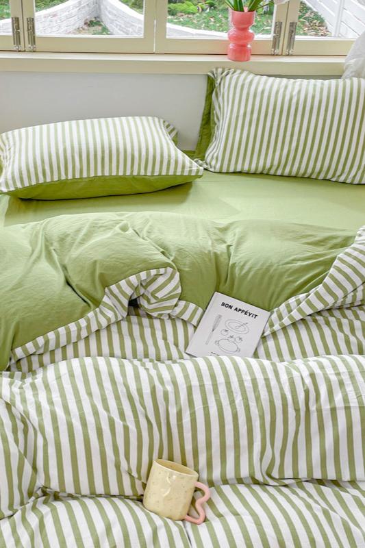 Striped Bedding Set / Lavender