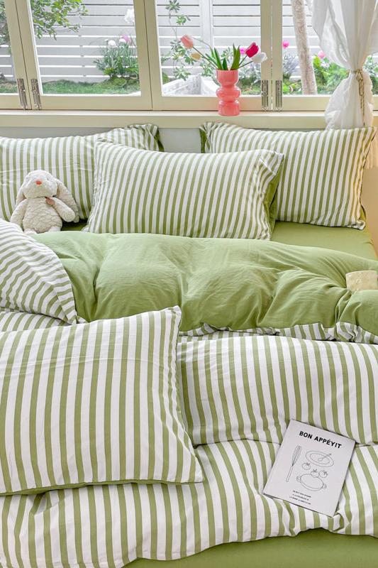 Striped Bedding Set / Lavender