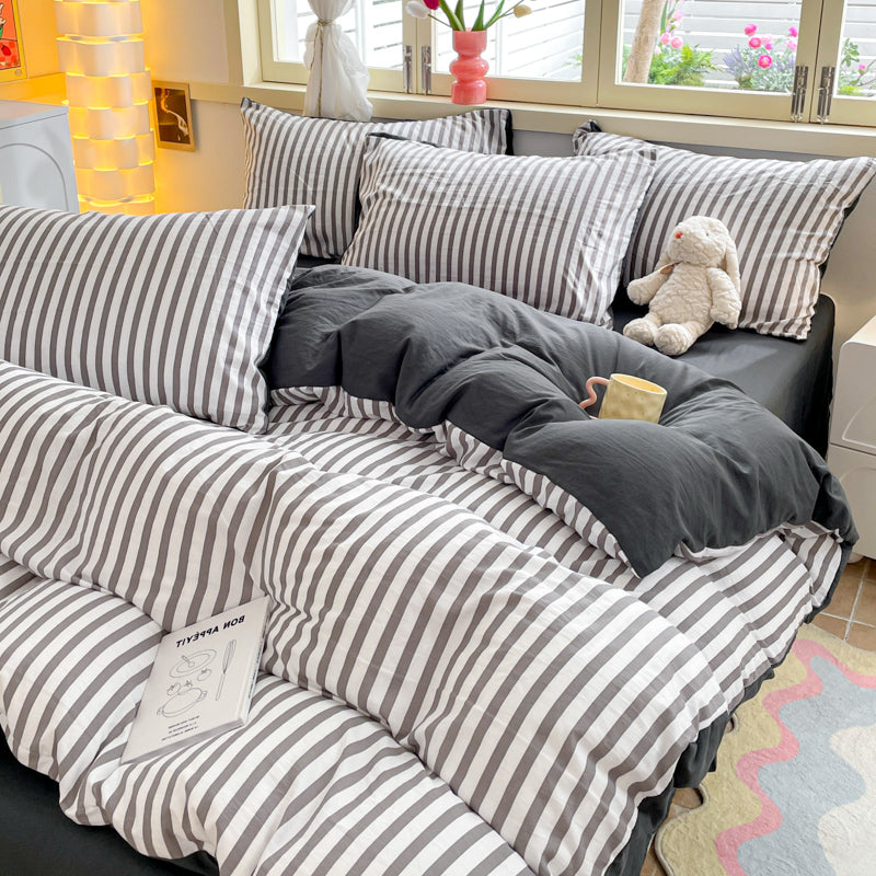 Striped Bedding Set / Lavender