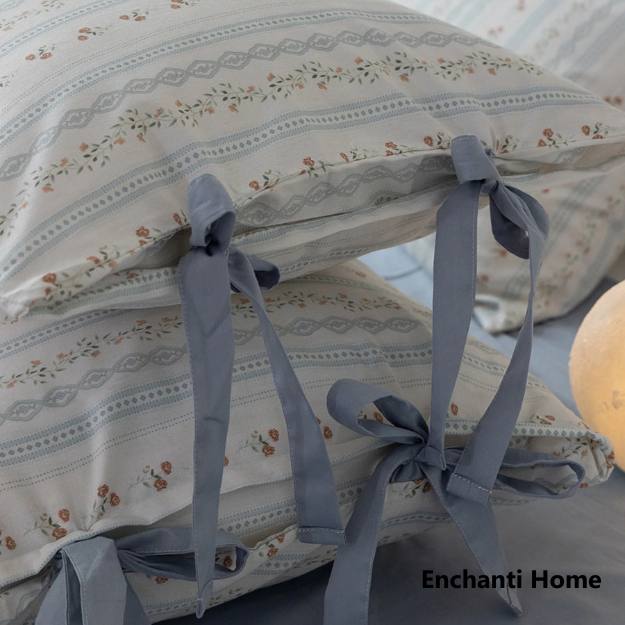 Cottage Blue Ribbon Comforter Set / Soft