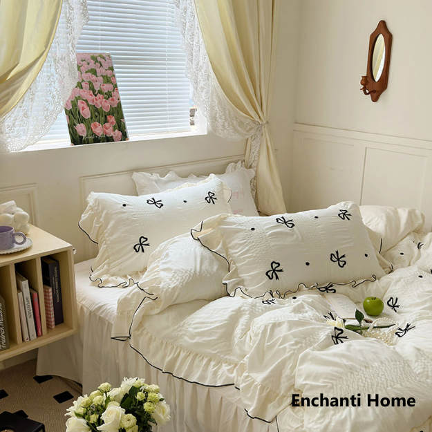 Embroidered Ruffle Bedding Set / Ribbon