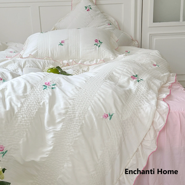 Embroidered Ruffle Bedding Set / Ribbon