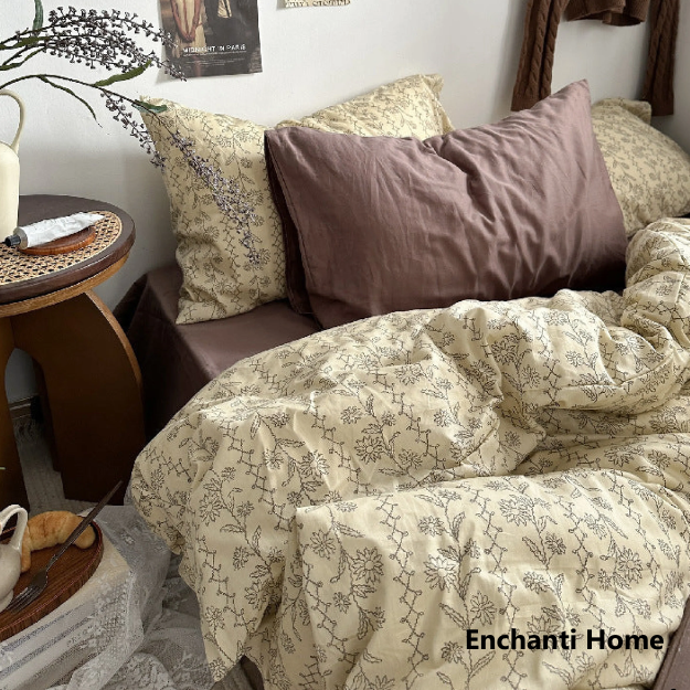 Moody Vintage Floral Bedding Set / Brown Yellow