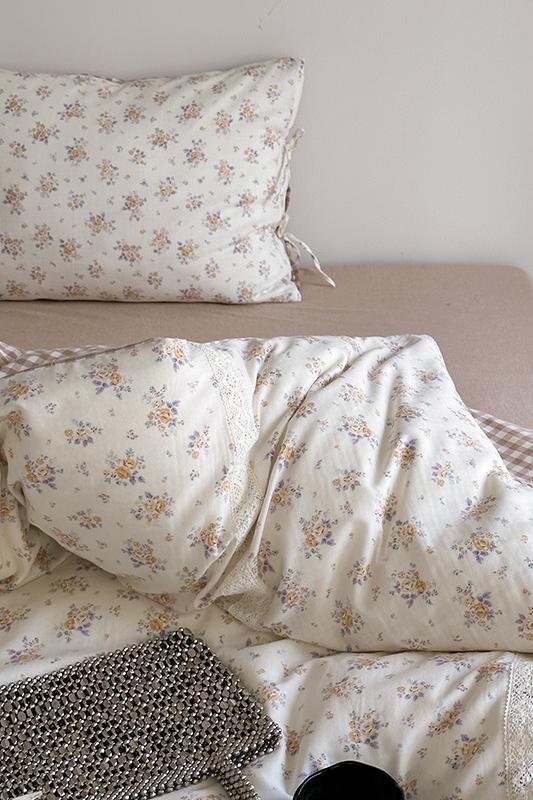 Floral Lace Tie-Up Bedding Set / Rosalie