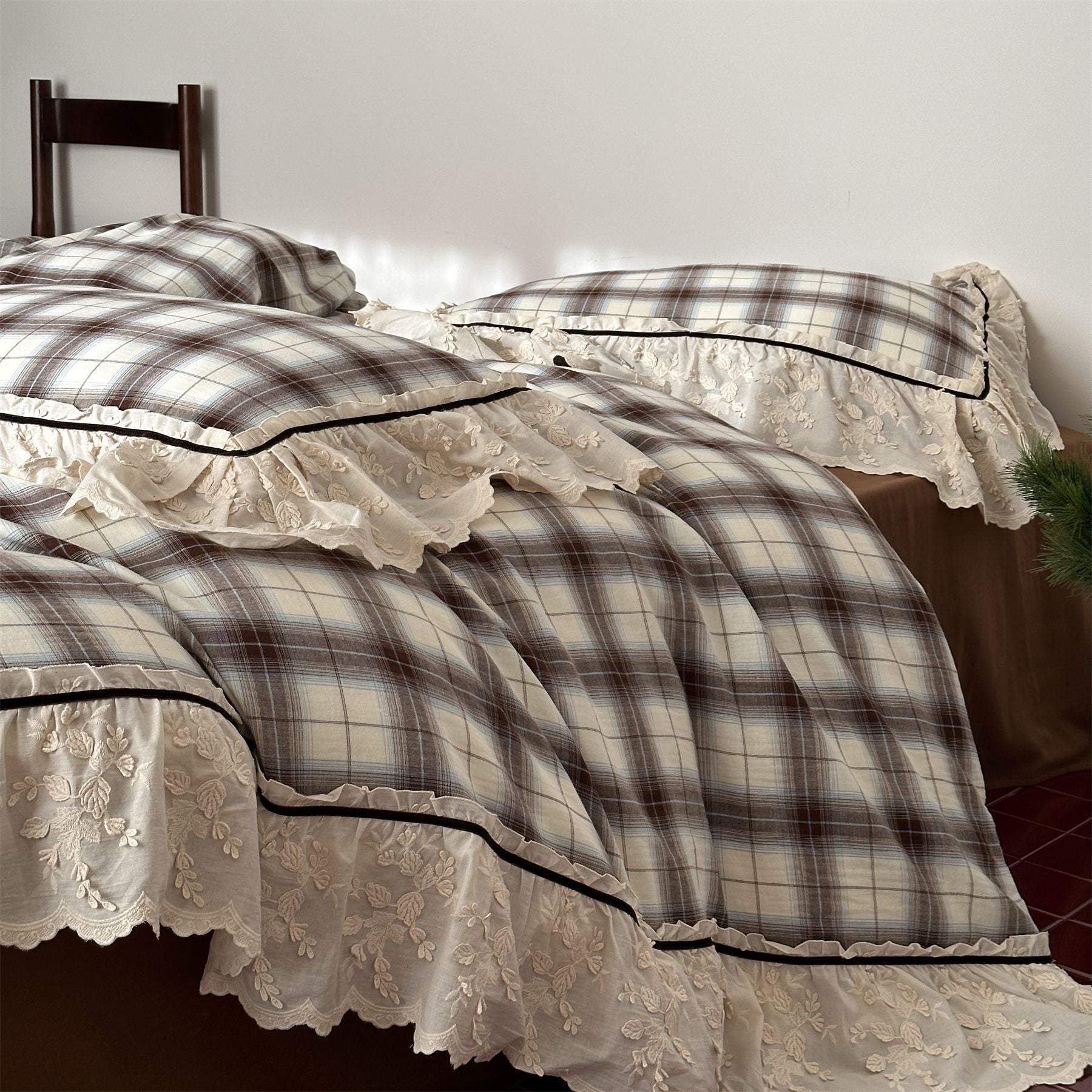 Vintage Plaid Ruffle Bedding Set / 4 Colors