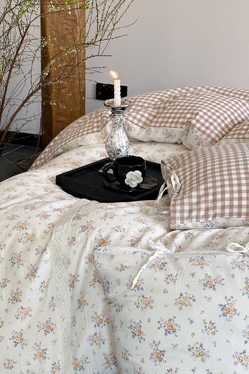 Floral Lace Tie-Up Bedding Set / Rosalie