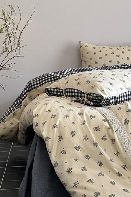 Floral Lace Tie-Up Bedding Set / Rosalie