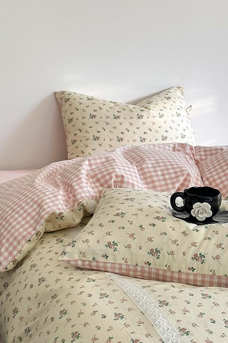 Floral Lace Tie-Up Bedding Set / Rosalie