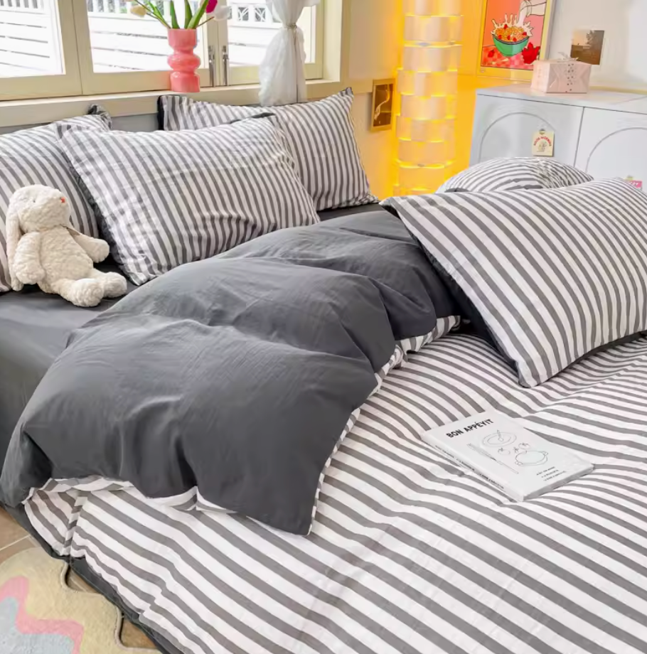 Striped Bedding Set / Lavender