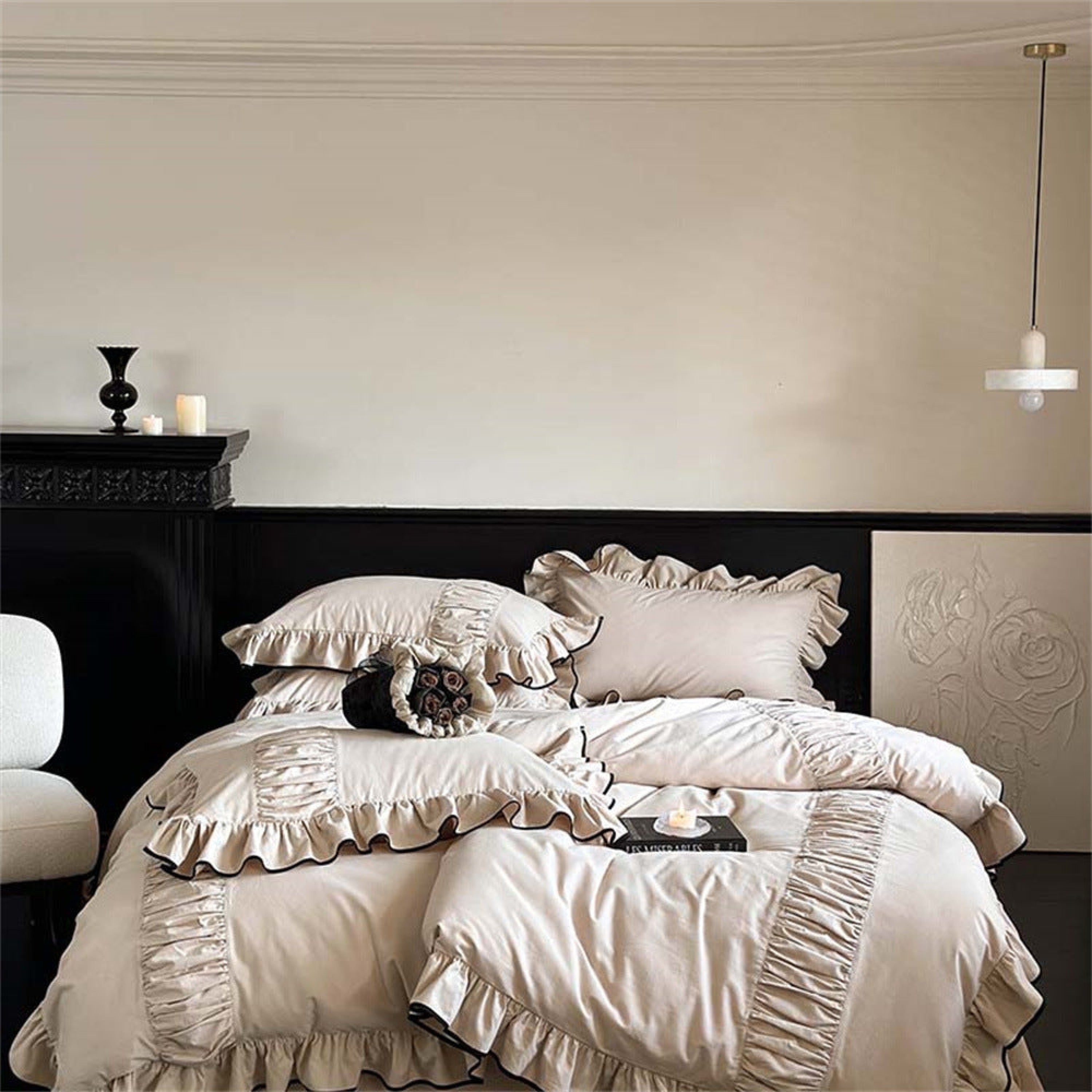 Ruffle Bedding Set / Beige & Black