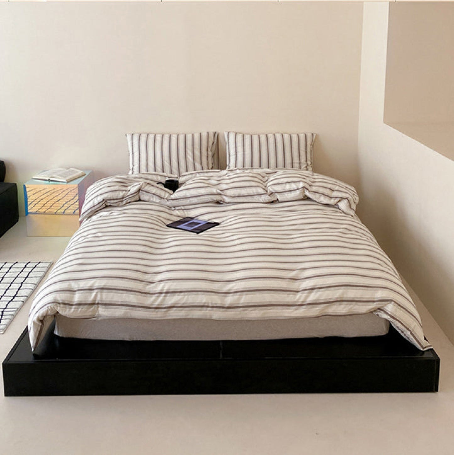 Striped Jersey Knit Comforter Set / Multicolors