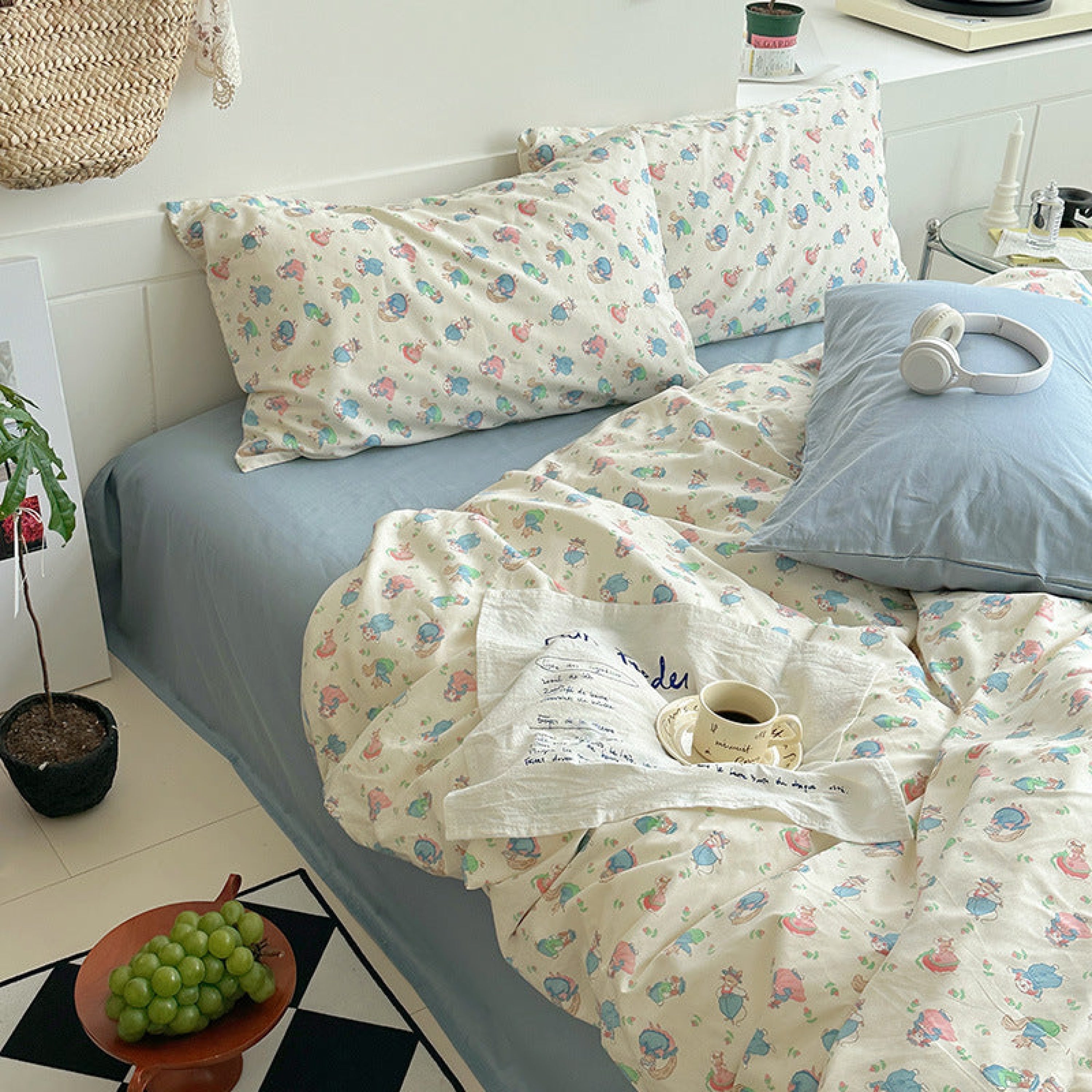 Blooming Floral Bedding Set / Multicolors