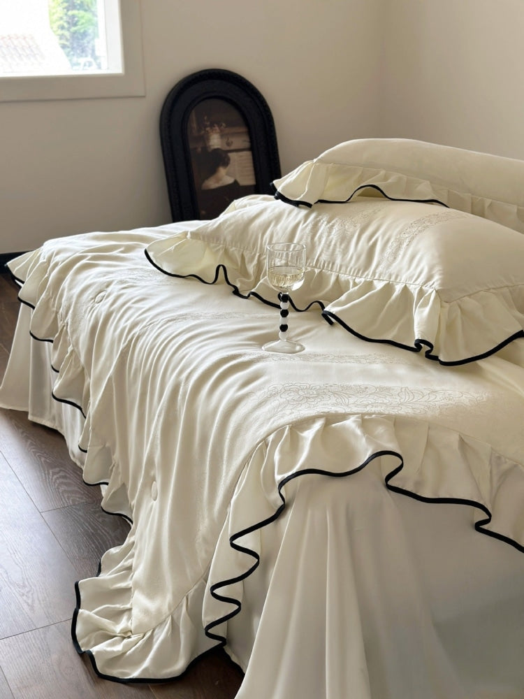 Silky Ruffle Blanket Comforter Set / White