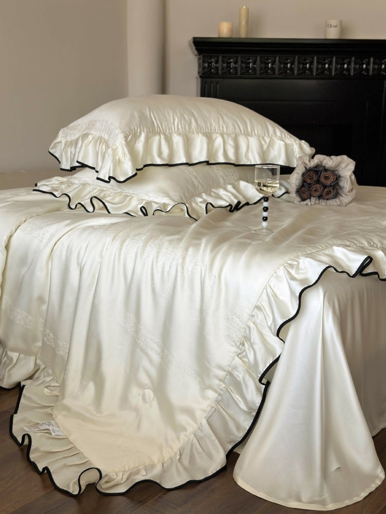 Silky Ruffle Blanket Comforter Set / White