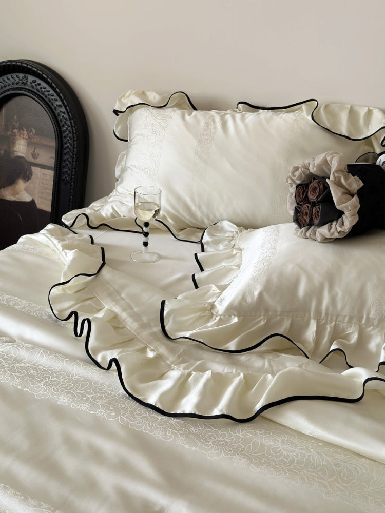 Silky Ruffle Blanket Comforter Set / White