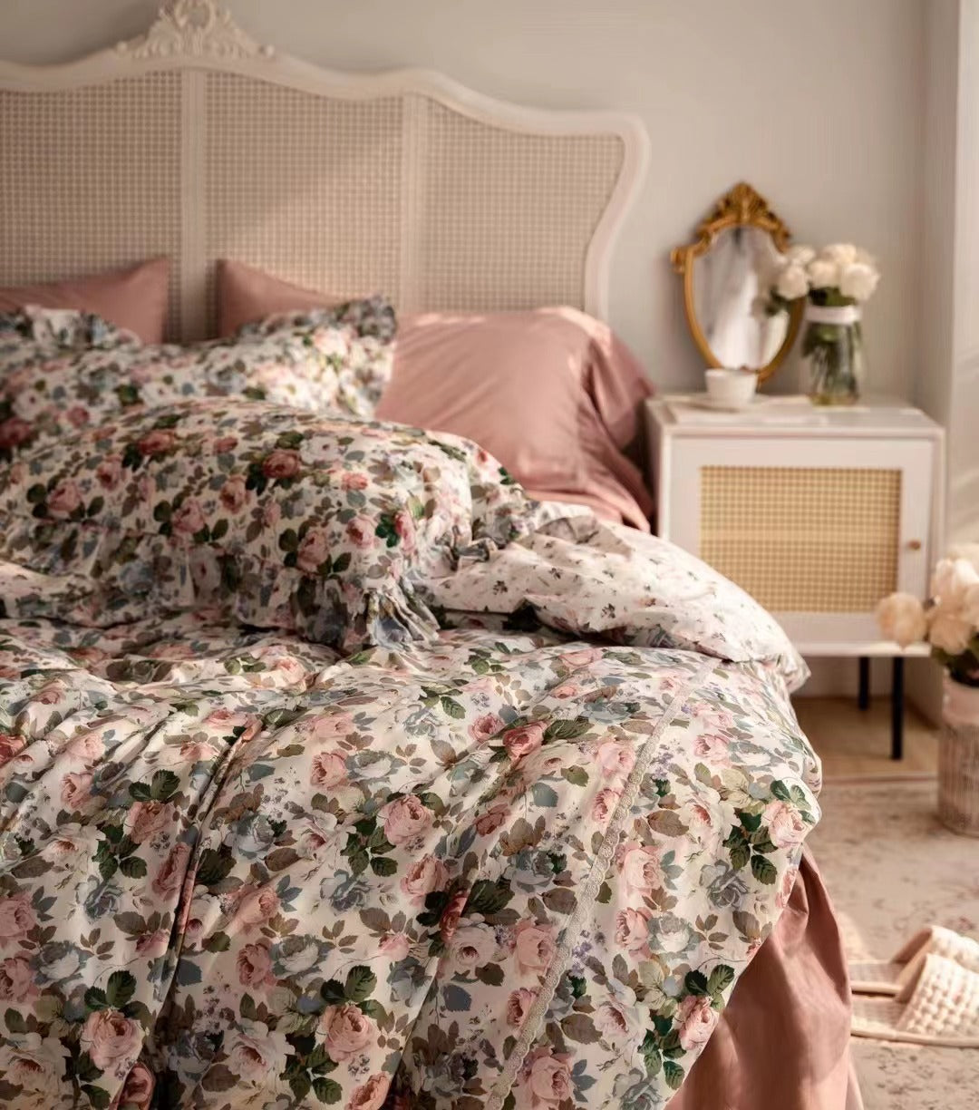 Dark Garden Floral Bedding Set / Beige Mix