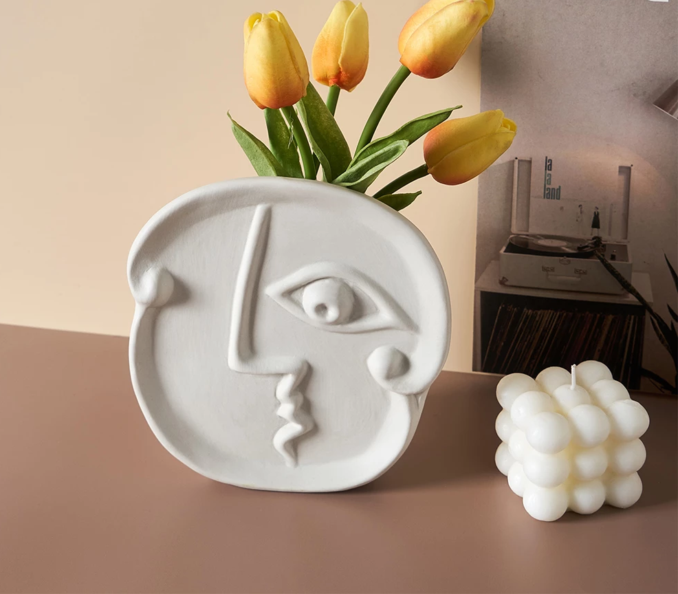 Picasso Vase Face