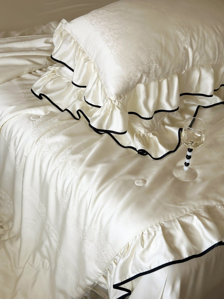 Silky Ruffle Blanket Comforter Set / White