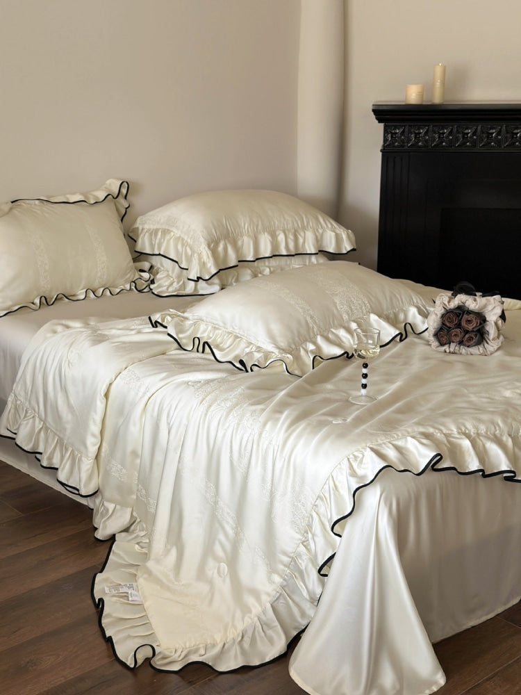 Silky Ruffle Blanket Comforter Set / White